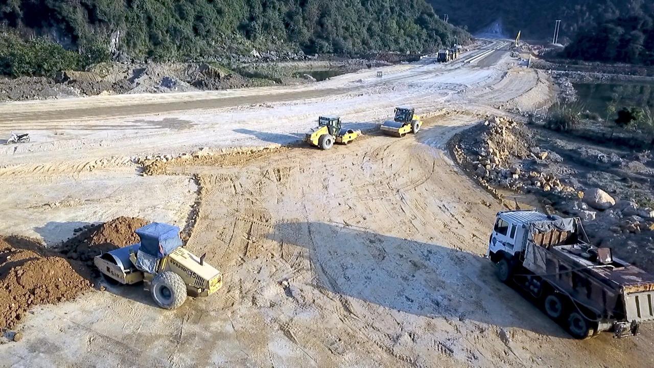 Quảng Ninh khó tìm nguồn cung 650 triệu mét khối đất đá san lấp mặt bằng
